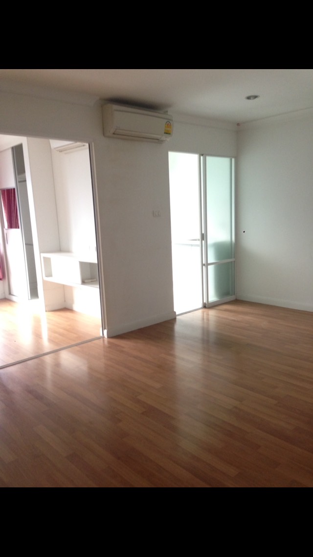 ขายคอนโด LPN ลุมพินี เพลส พระราม 9-รัชดา ราคา 2.99 ล้านบาท อาคาร D ชั้น 15 พื้นที่ 33.66 ตรม. 1 ห้องนอน 1 ห้องน้ำ 1 ห้องนั่งเล่น 1 ห้องครัว  ห้องเปล่า  ไม่มีเฟอร์