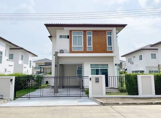 บ้านในโครงการ สวยสภาพเอี่ยม พร้อมอยู่ สันกำแพง            