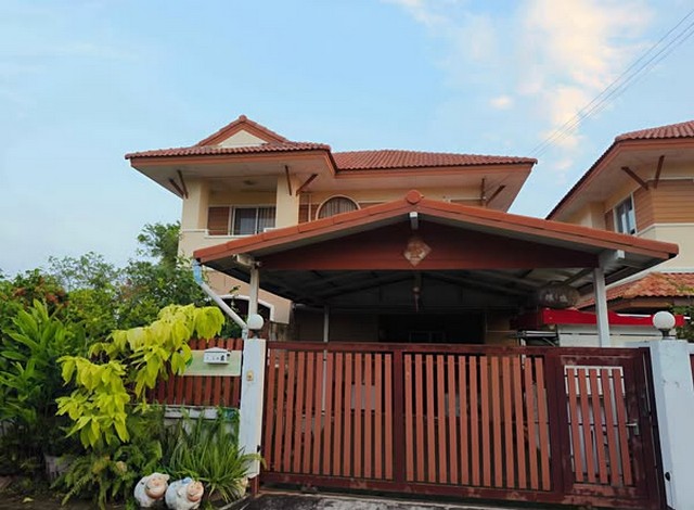 ขายบ้านเดี่ยว​2​ ชั้นหลังใหญ่​​ม.แกรนด์​ชล​วิลเลจบน​เนื้อที่​ 56​ ตรว​ หัวมุม  3ห้องนอน​ 2​ ห้องน้ำ​  