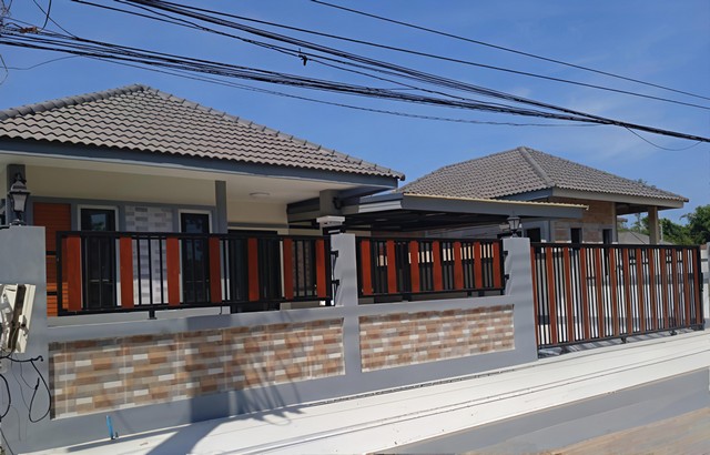 ขายบ้านเดี่ยวโครงการบ้านสิริสุข​ 2​  หมู่บ้านน้ำซับ.พนัส​นิคม จ.ชลบุรี 53​  ตรว  จำนวน​ 3​ ห้องนอน 2​ ห้องน้ำ​