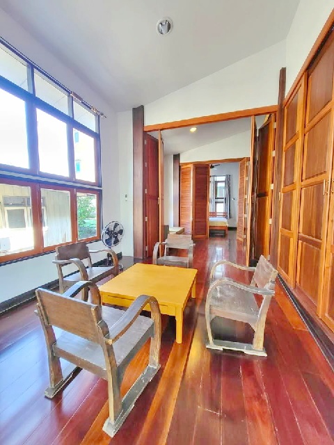 รับจดบริษัทได้ บ้านทรงไทย 240 ตร.ม. MRT สุทธิสาร 600 ม.ให้เช่าบ้านเดี่ยว 2 ชั้น 60 ตร.วา. ทำเป็น Airbnb ร.นานาชาติเดอะรีเจ้นท์ 3.8 กม.3 นอน 