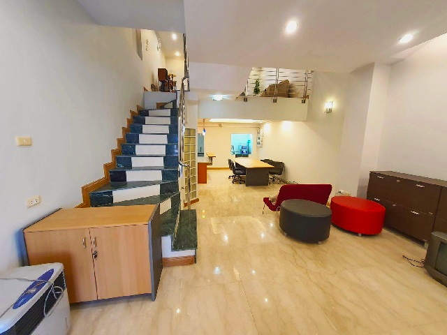 ทาวน์เฮ้าส์หรู 3 ชั้น ให้เช่าคฤหาสน์แนวตั้ง เซ็นทรัล แจ้งวัฒนะ 900ม. MRT ปากเกร็ด 1กม.  3-4นอน 3 น้ำ    รร.นานาชาติกรุงเทพ 2 กม