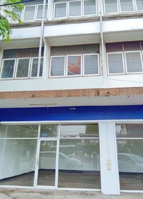 ระยอง 3 กม. เซ็นทรัลพลาซ่า ขาย-ให้เช่าอาคารพาณิชย์ 2 คูหา 3 ชั้น 56 ตร.วา. 666 ตร.ม. ริมถนนสุขุมวิท รร.ระยองวิทยาคม 2.2 กม.  