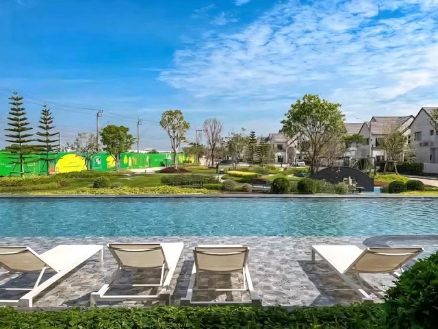 ให้เช่า บ้านเดี่ยว2ชั้นใหม่เอี่ยม 56ตารางวา อยู่ถนนกาญจนาภิเษก ชลบุรี ใกล้สนามบินสุวรรณภูมิ