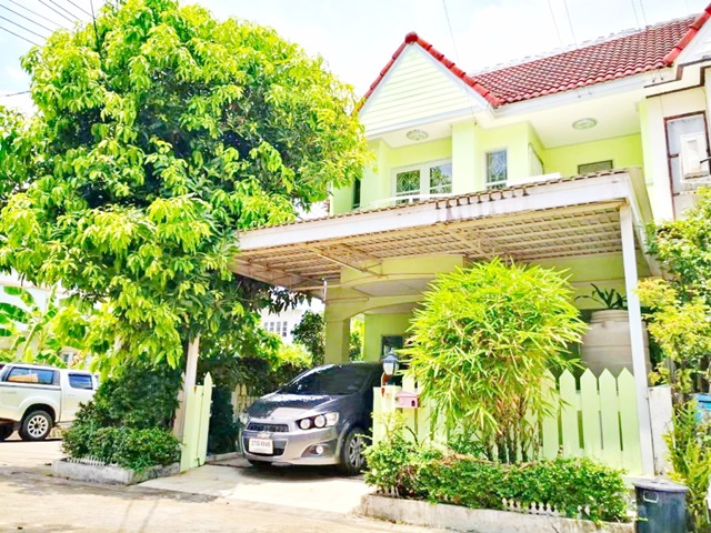 ตลาดถนอมมิตร 2 กม. MRT วัชรพล 2.7 กม. ให้เช่าทาวน์เฮาส์ ห้องมุมหลังใหญ่ 2 ชั้น  34 ตร.วา.272 ตร.ม  3 นอน 2 น้ำ   โฮมออฟฟิศ