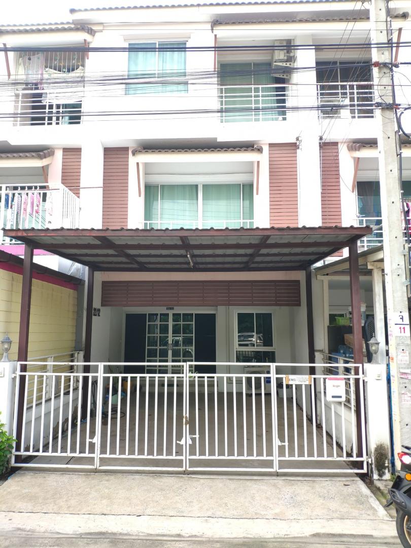 ให้เช่าทาวน์โฮม 3 ชั้น โครงการ กลอรี่เฮาส์ ลาดพร้าว101 โพธิ์แก้ว3 ใกล้ ห้างCDC ขนาด 21 ตรว. ห้องนอน 4 ห้องน้ำ 5 แอร์ 3 จอดได้ 2 คัน