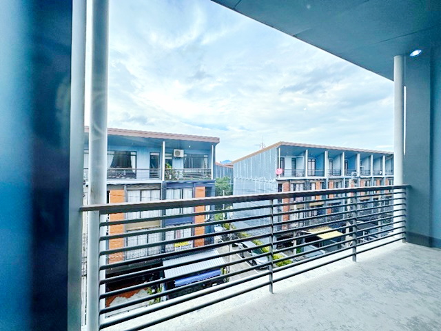 BTSศรีรัช 450ม. โฮมออฟฟิศ 3.5 ชั้น จดทะเบียนได้ แจ้งวัฒนะ31-37 20 ตรว. 280ตรม.  แอร์ ครบ ทุกห้อง  โรงเรียนนานาชาติ ISB 3.1 กม  4นอน 4น้ำ 