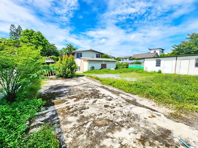 BIG Lotus 7-11 จอดรถได้ 30-40คัน  ARL บ้านทับช้าง 3.5 กม คฤหาสน์ 2 ชั้น 1ไร่  ฺคู่ขนานกาญจนาภิเษก 