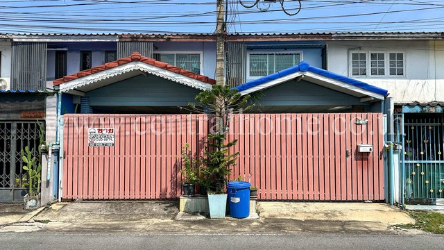 P2 ทาวน์เฮ้าส์ พูลผล ซ.วัดลาดสนุ่น ลำลูกกา - คลอง 1 ตีทะลุ 2 หลัง