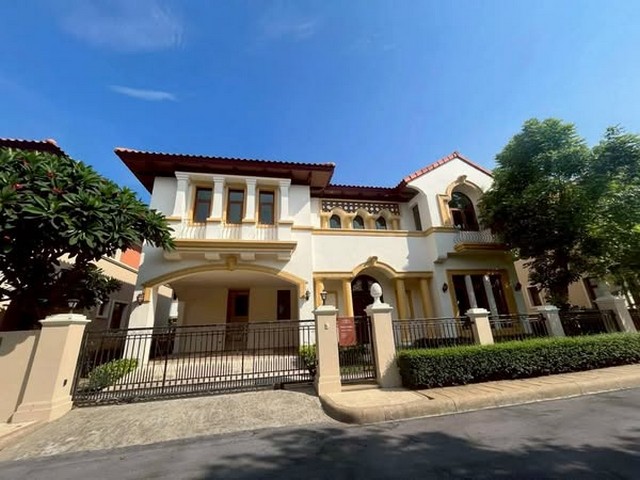 The Rich RAMA 2 บ้านหรู พร้อมอยู่ มุมหน้าบ้านถูกออกแบบให้มีความโดดเด่นด้วยศิลปะ