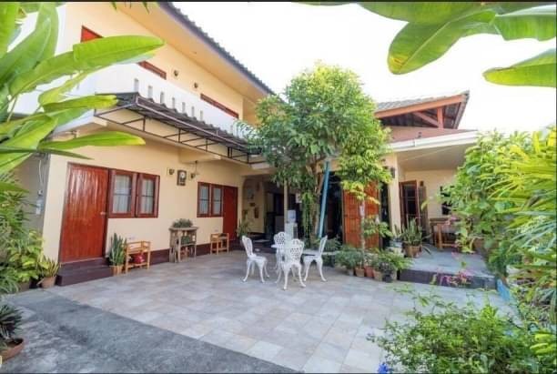 โซนวัดเกต ขาย 7 ล้าน บ้านเช่า 2 ชั้น 102 ตรว. 9 นอน 9 น้ำ อำเภอเมือง ปล่อยเช่ารายวัน ใกล้เมือง เดินทางสะดวกสบาย มีลูกค้าเข้า-ออกตลอด