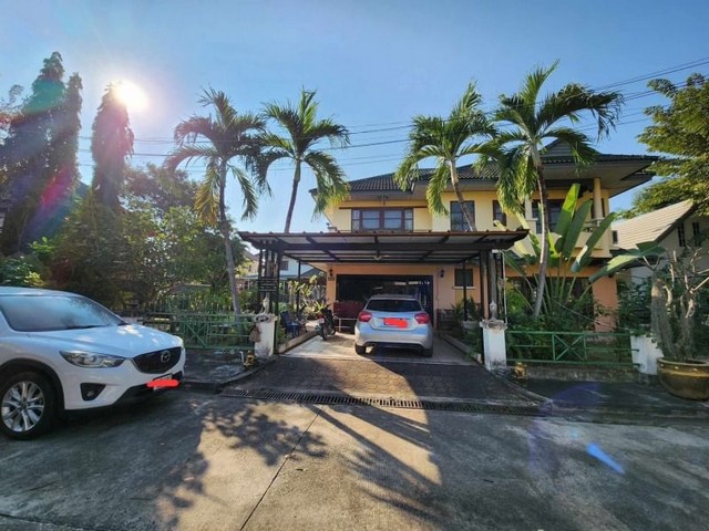 บ้านหลังใหญ่ สไตล์ล้านนา หมู่บ้านสงบ บรรยากาศร่มรื่น แม่เหียะ