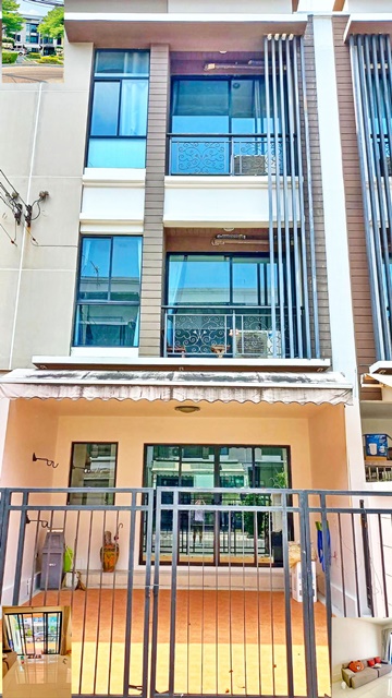 นวมินทร์ 38-44 MRT สัมมากร ให้เช่าทาวน์เฮาส์ 3 ชั้น เฟอร์พร้อมอยู่ 20ตรว. 220ตรม. 2 3นอน 3น้ำ 2จอดรถ 4แอร์  มาร์เก็ตเพลส บ้านกลางเมือง