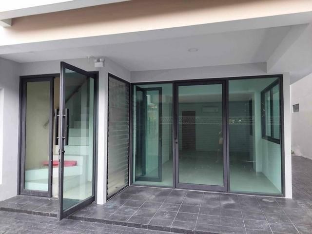 POR4084ให้เช่า โฮมออฟฟิศ 6 ชั้น ย่านพระราม 9 มีดาดฟ้า พร้อมลิฟท์ บางกะปิ เขตห้วยขวาง ซอยทะลุไปถนนเพชรบุรีได้สะดวก 