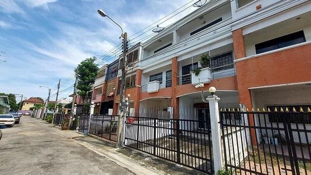 ให้เช่า home office 3ชั้น ทำเลอ่อนนุช-บางจาก ถนนสุขุมวิท 93 ใกล้ BTSบางจาก-อ่อนนุช 3 ห้องนอน 4 ห้องน้ำ พื้นที่ใช้สอย 250 ตรม.