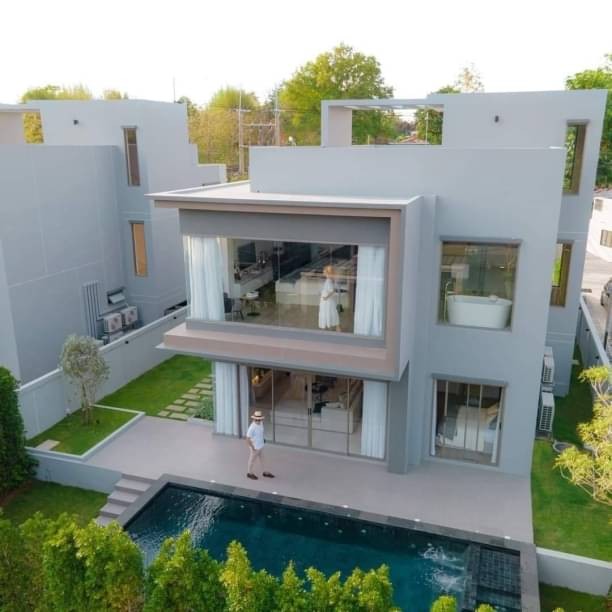 โซนแม่ริม 26.6 ล้าน พูลวิลล่าสร้างใหม่ 107.46 ตรว. 5 นอน 5 น้ำ สไตล์ลักชัวรี่ พร้อมดาดฟ้า และสระว่ายส่วนตัว เข้าเมืองเพียง 20 นาทีเท่านั้น