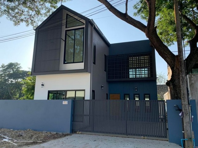 บ้านสร้างใหม่ สไตล์โมเดิร์น ท่าวังตาล สารภี             