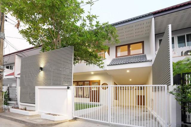 ให้เช่าทาวน์เฮ้าส์ 2 ชั้น 3 ห้องนอน หมู่บ้านคลองตันนิเวศน์ สุขุมวิท71 ปรีดีพนมยงค์ 42 แต่งสวยสไตล์มินิมอล เฟอร์ครบพร้อมอยู่