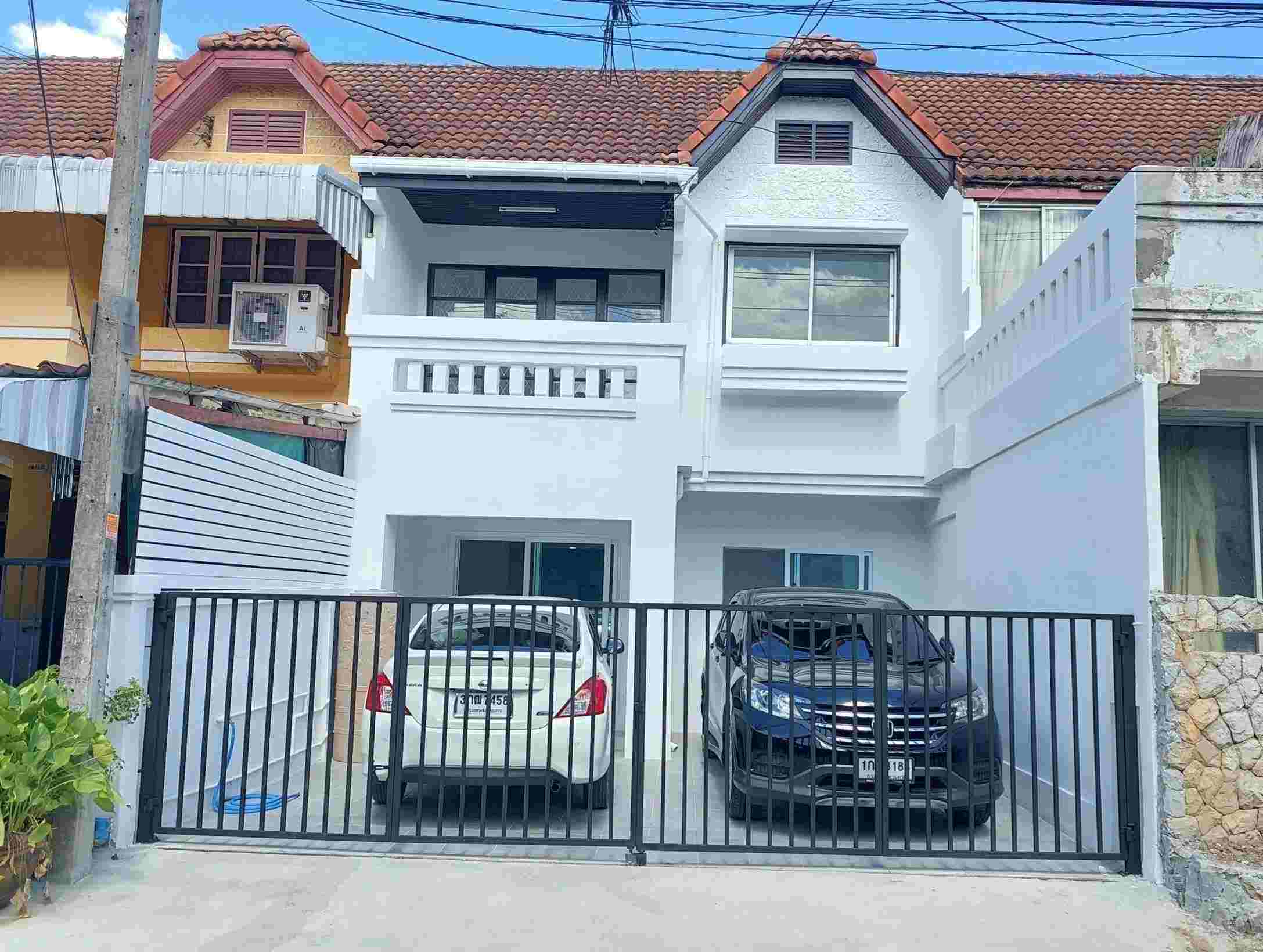 ขายทาวน์เฮ้าส์ 2ชั้น หมู่บ้านรินรดา รีโนเวทใหม่  หันหน้าทิศตะวันออกเฉียงใต้ ซอยนวลจันทร์ 24 กรุงเทพฯ