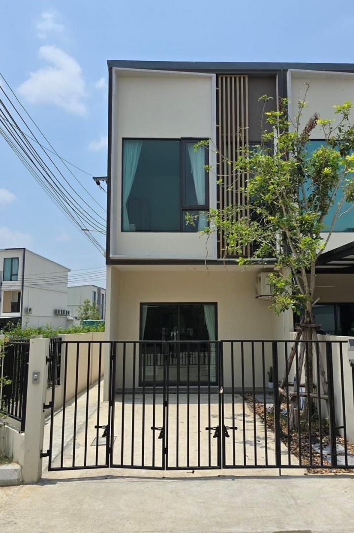 ให้เช่าทาวน์เฮ้าส์ 2 หมู่บ้าน Altitude kraf บางนา กม 5 ใกล้เมกาบางนา 