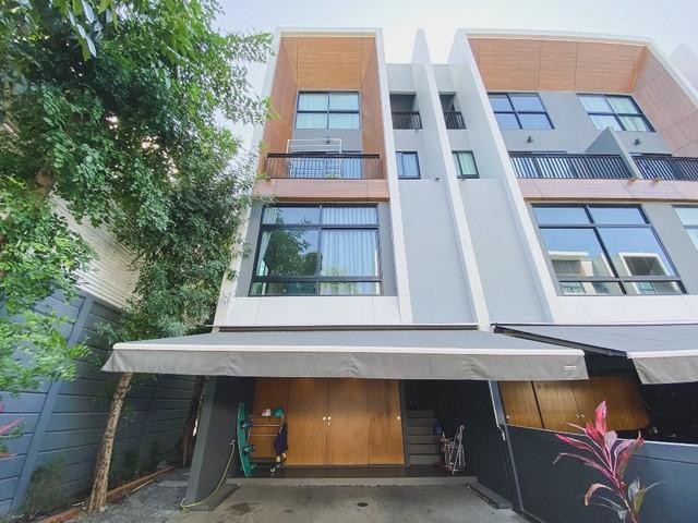  ให้เช่าทาวน์โฮม3.5ชั้น โครงการArden Pattanakarn อาเดน พัฒนาการ เฟอร์นิเจอร์ครบพร้อมเข้าอยู่ 