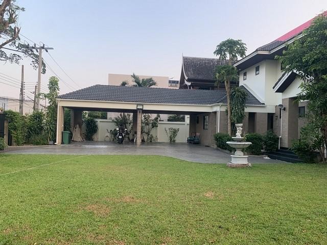 POR4153 ให้เช่า บ้าน ถนนสุขุมวิท71 ซอยปรีดีพนมยงค์42 คลองตัน พร้อมสระว่ายน้ำ ใกล้ BTSพระโขนง พระโขนงเหนือ เขตวัฒนา 4 ห้องนอน 5 ห้องน้ำ
