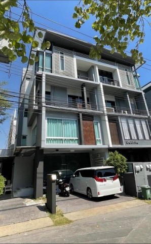 ให้เช่าโฮมออฟฟิศ 4 ชั้น พร้อมดาดฟ้า โครงการ บี สแควร์ พระราม 9 เหม่งจ๋าย (B Square by Sansiri) ซอยสหการประมูล