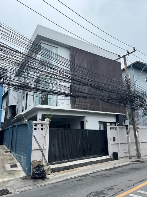 ให้เช่าบ้านเดี่ยว 3 ชั้น 100 ตร.ว. ถนนสุทธิสารวินิจฉัย ซอย 20 มิถุนา ใกล้ MRT สุทธิสาร