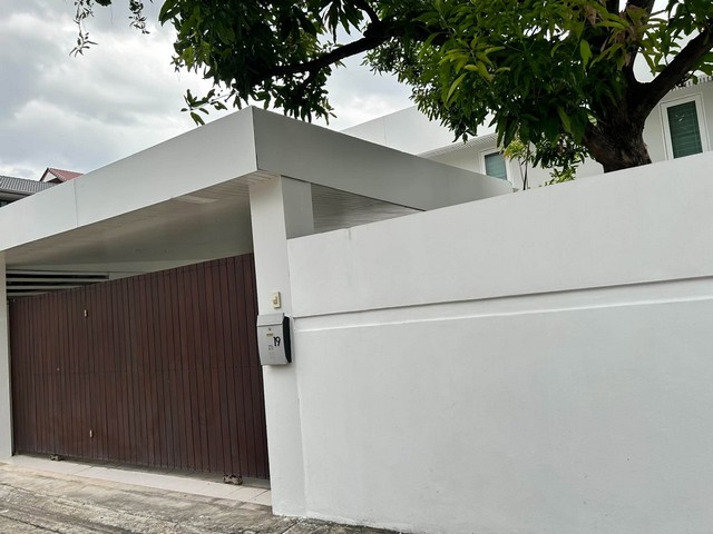 บ้านเดี่ยวพร้อมเฟอร์นิเจอร์ครบ 3 ห้องนอน  3 ห้องน้ำ พระราม 9 ซอย 43 เหมาะสำหรับอยู่อาศัย หรือทำ Home Office
