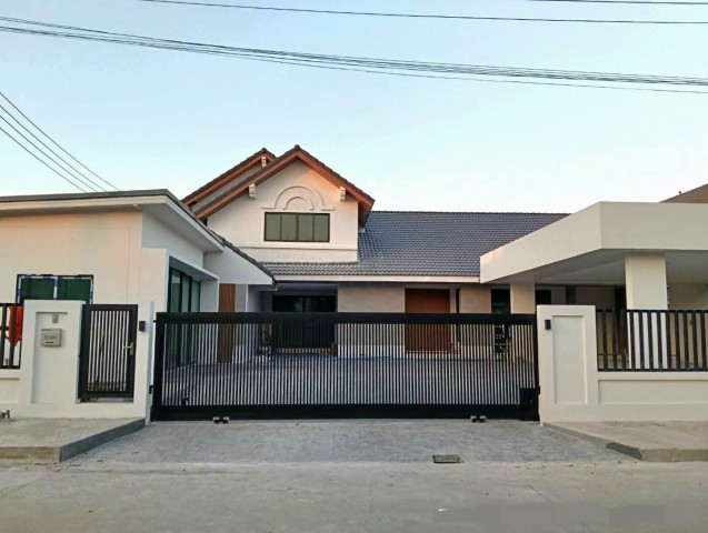 BS1068 ขายบ้านเดี่ยว 2 ชั้น พร้อมโฮมออฟฟิศแยก หมู่บ้านเมืองเอก 3 รังสิต ใกล้มหาวิทยาลัยรังสิต จอดรถ 8–9 คัน